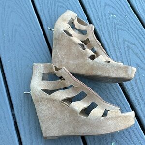 BCBG suede wedge sandals size 7.5 LIKE NEW
